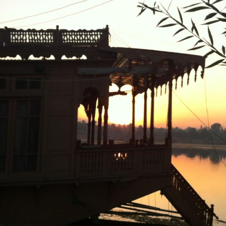 Houseboat Lily Of Nageen Srinagar  Exterior photo