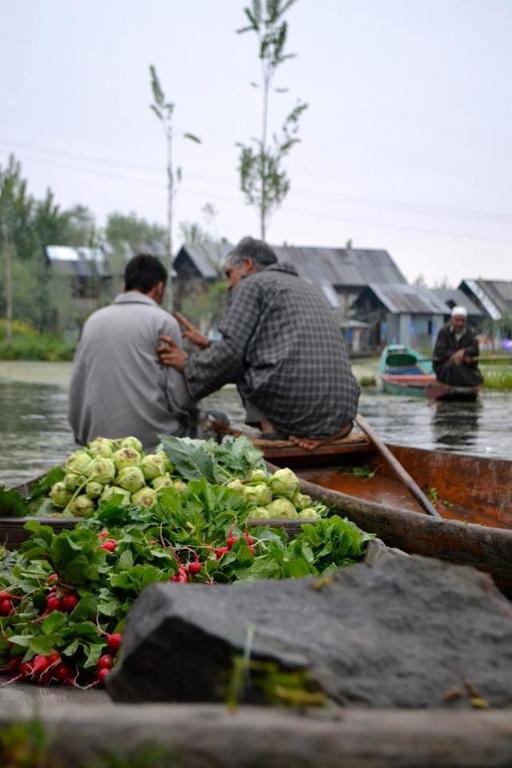 Houseboat Lily Of Nageen Srinagar  Exterior photo