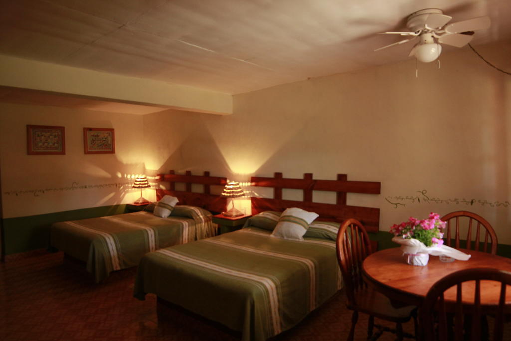 Hotel Mansion Bugambilias Patzcuaro Room photo