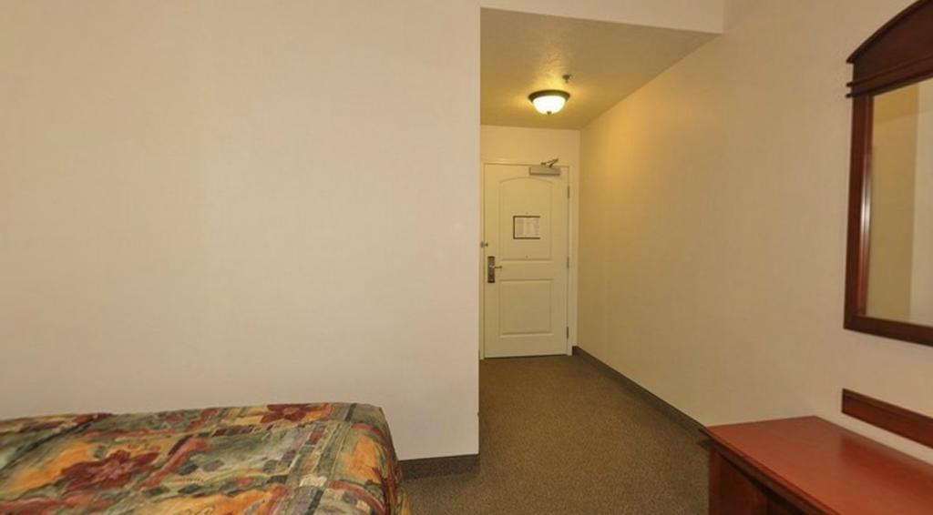 Royal Crest Motel Gaylord Room photo