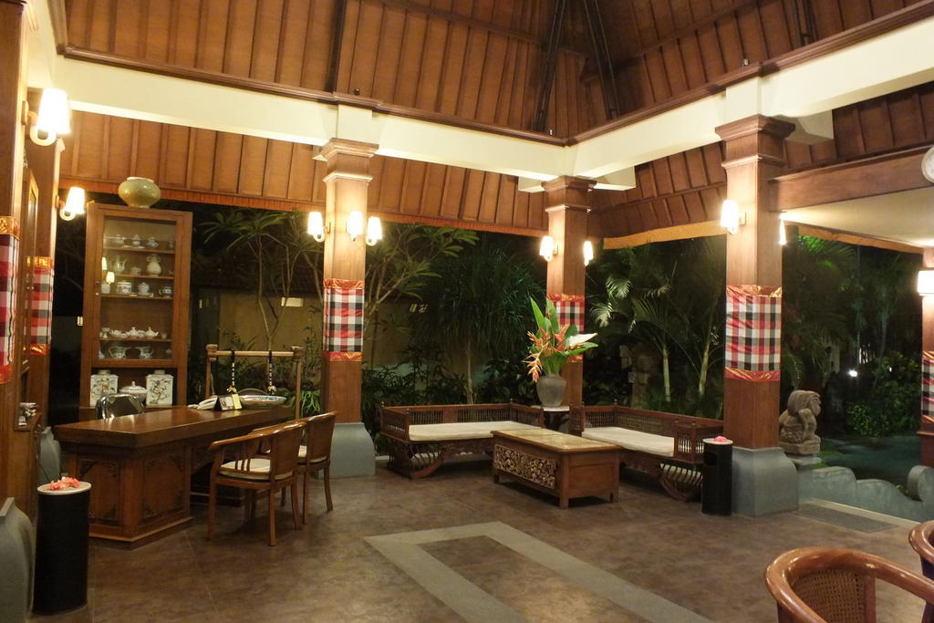 Besakih Beach Hotel Sanur  Exterior photo
