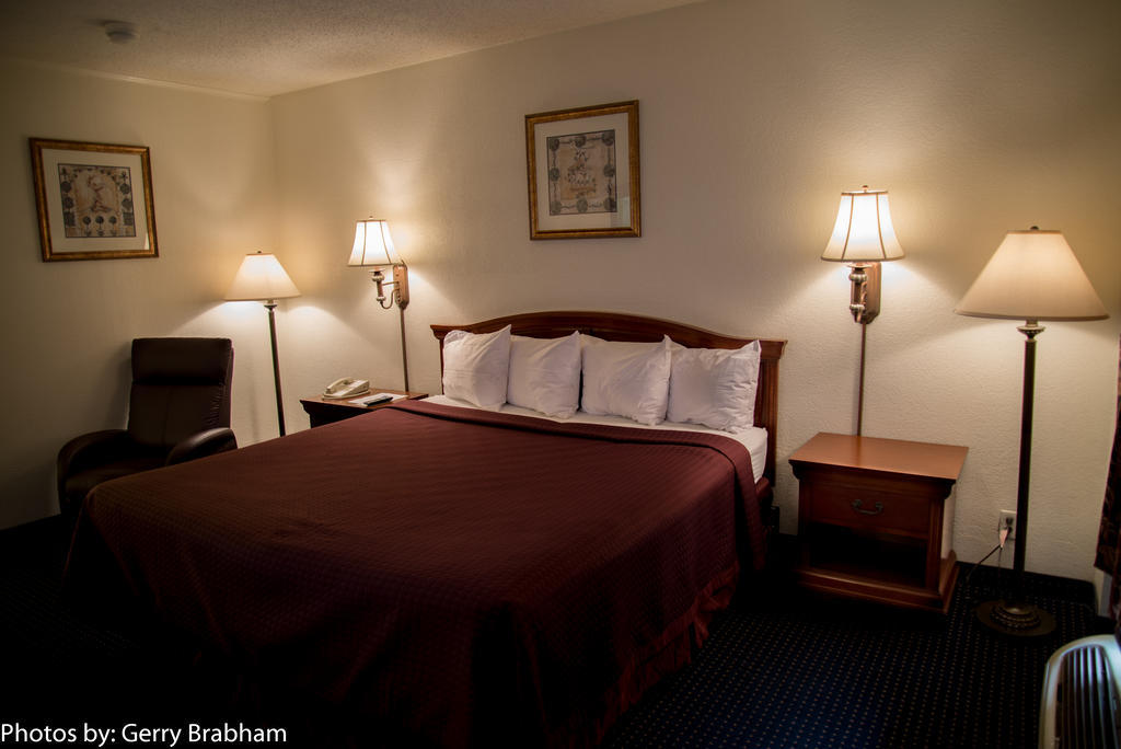 Rocky Mount Inn - Rocky Mount Room photo