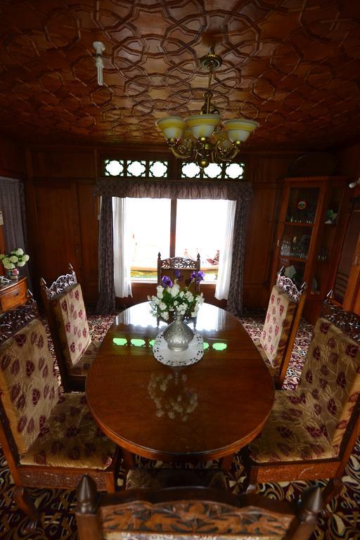 Houseboat Lily Of Nageen Srinagar  Exterior photo