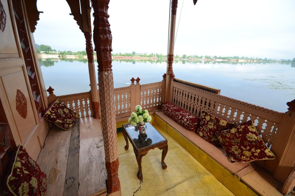 Houseboat Lily Of Nageen Srinagar  Exterior photo