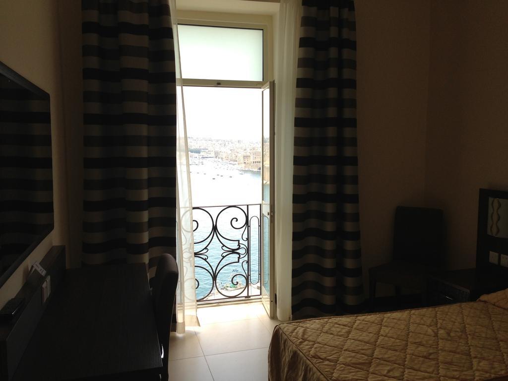 Grand Harbour Hotel Valletta Room photo