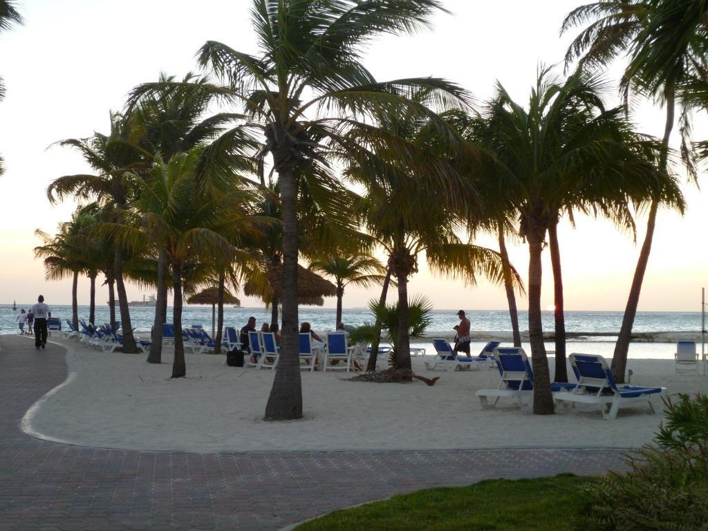 Le Chateau Ocean Villas Oranjestad Exterior photo