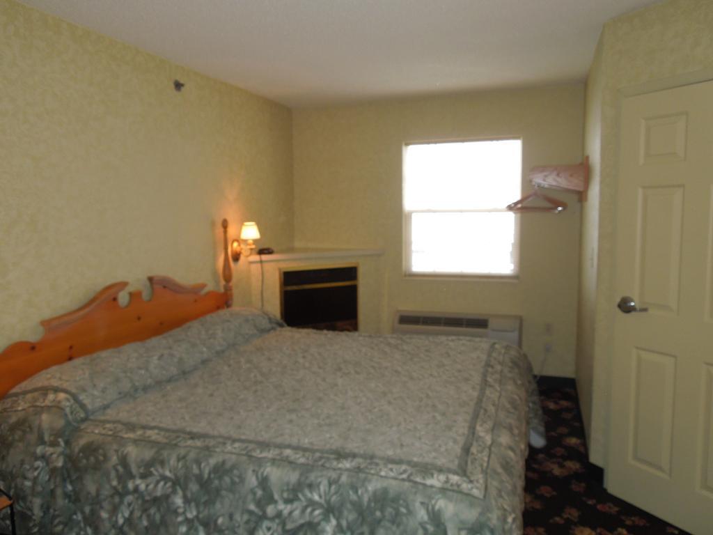 Ourguest Inn And Suites Catawba Island Port Clinton Room photo