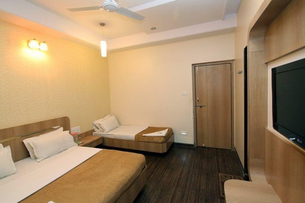 Hotel Lee Grand Shirdi Room photo