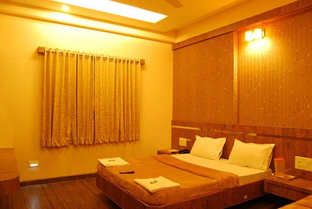 Hotel Lee Grand Shirdi Room photo