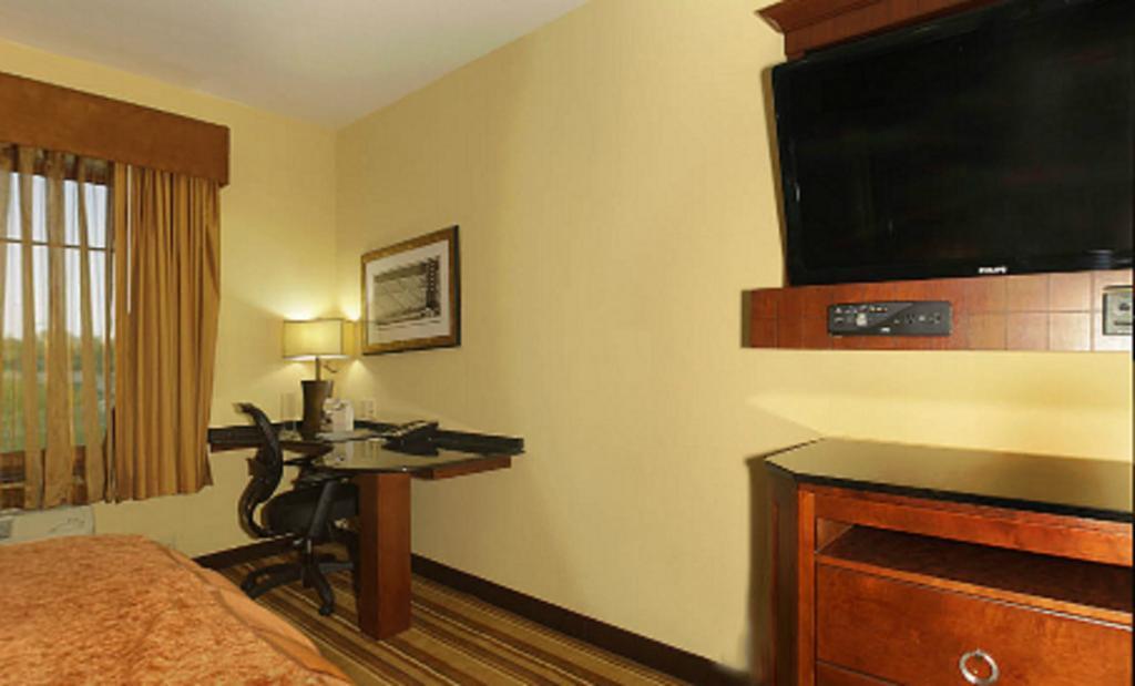 Best Western Premier Kc Speedway Inn & Suites Kansas City Room photo