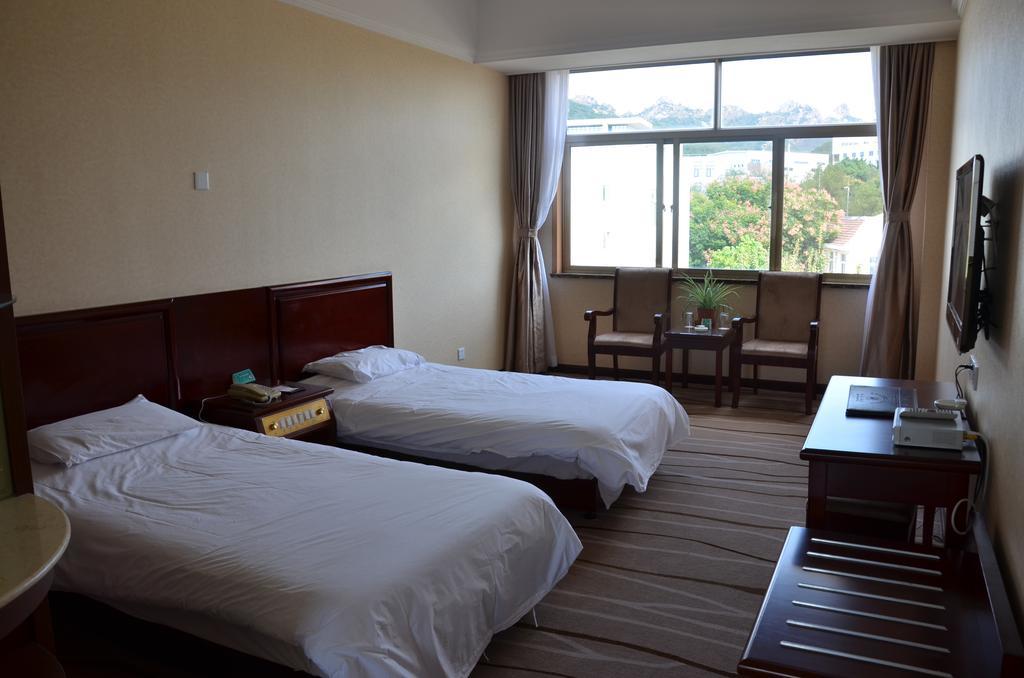 Qingdao University International Academic Exchange Centre Hotel Room photo
