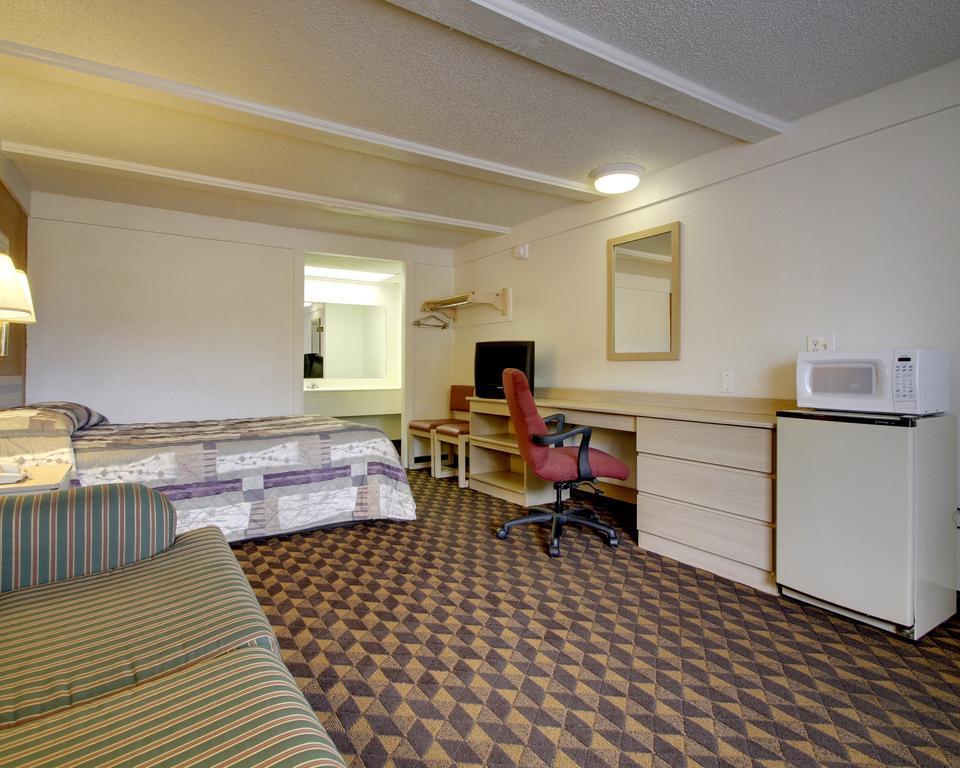 Rodeway Inn & Suites Fenton Room photo