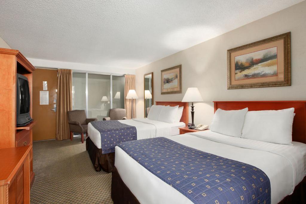 Hays Ambassador Hotel & Conference Center Room photo