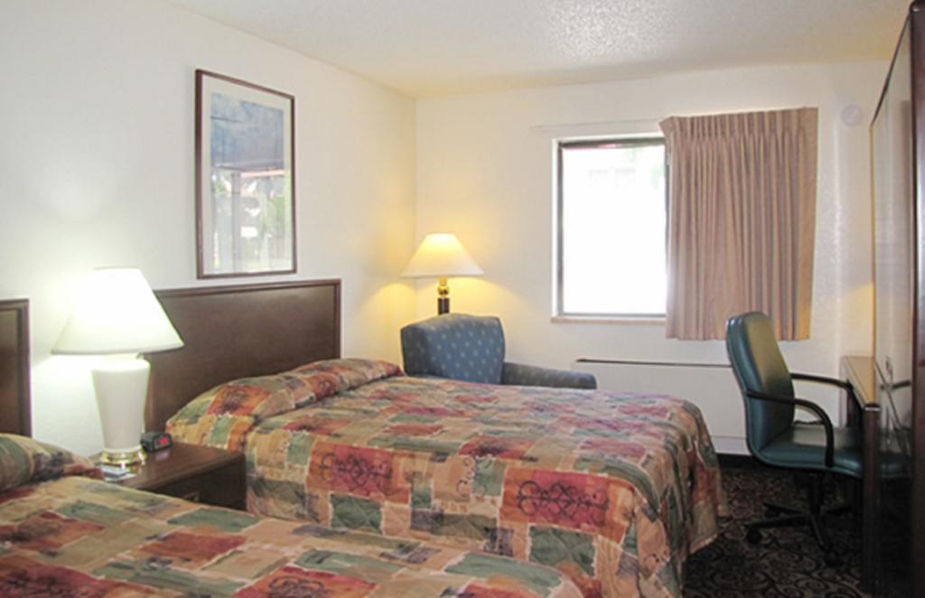 Super 8 By Wyndham Willows Room photo