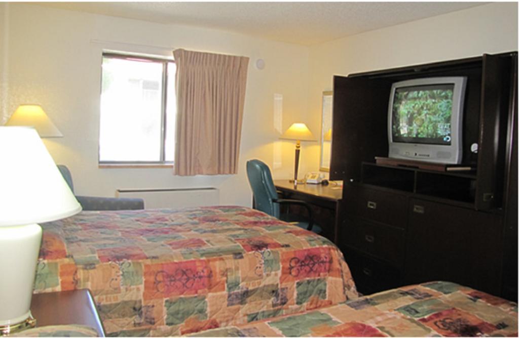 Super 8 By Wyndham Willows Room photo