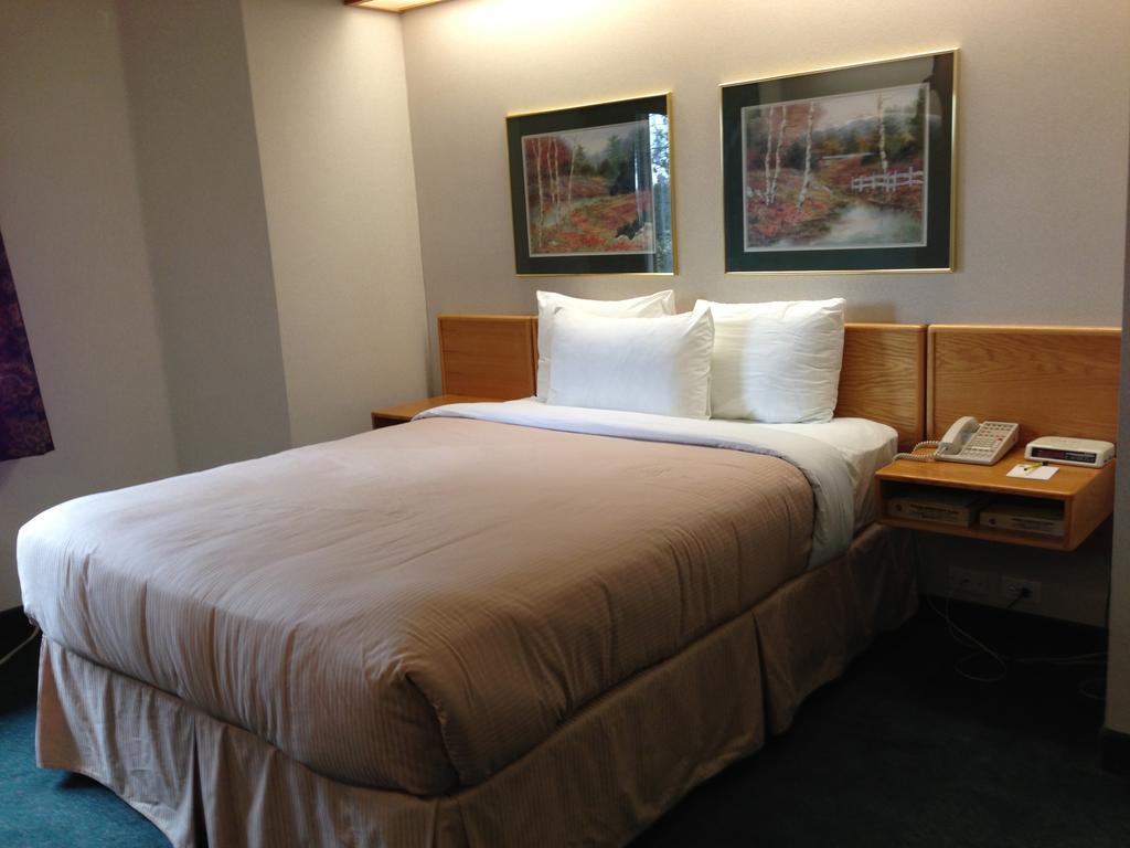 Canadas Best Value Inn Langley/Vancouver Room photo