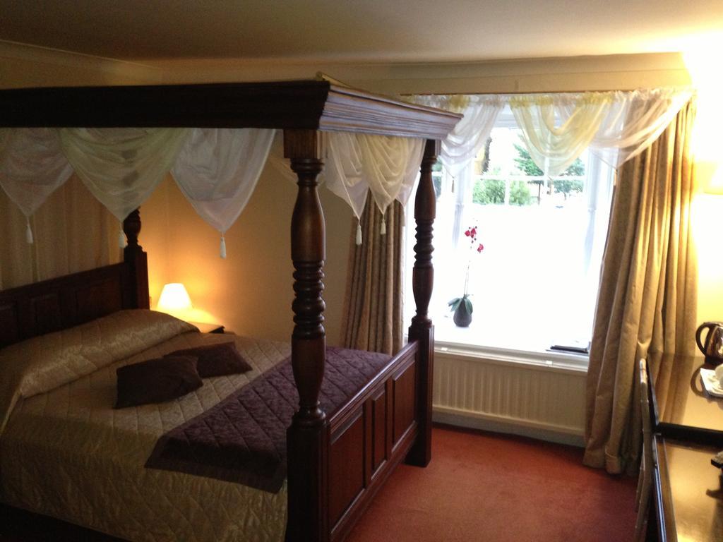 South Lodge Hotel Chelmsford Room photo