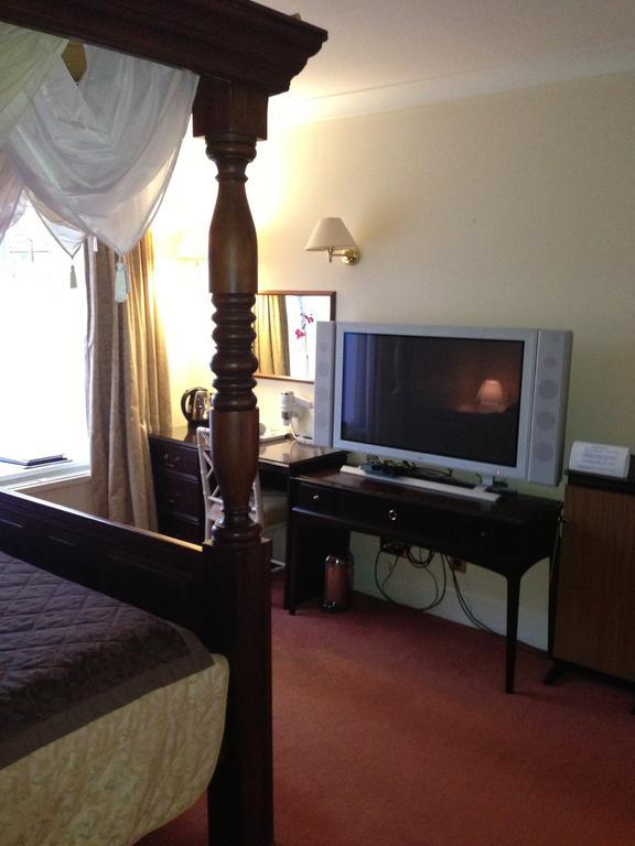 South Lodge Hotel Chelmsford Room photo