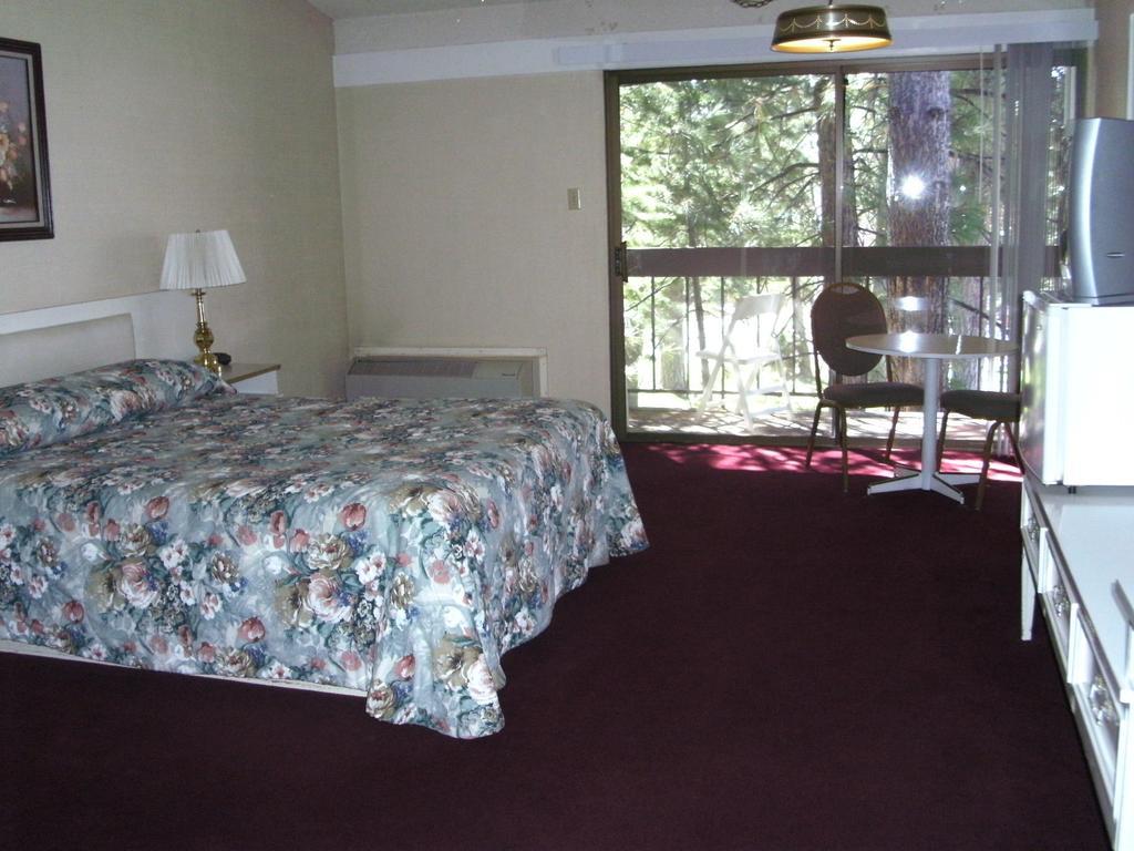 Tahoe Inn Crystal Bay Room photo