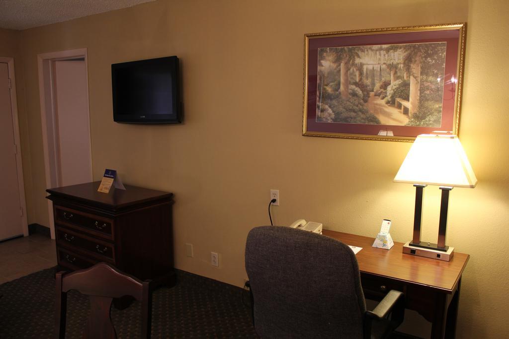 Rodeway Inn & Suites Nashville Exterior photo