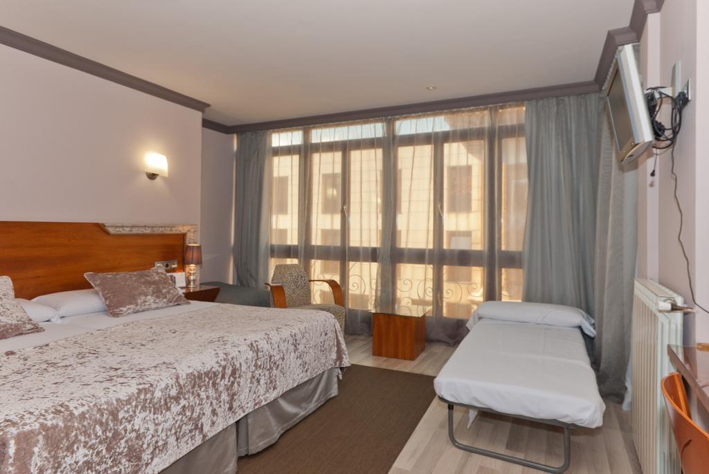 Hotel Vetusta Oviedo Room photo