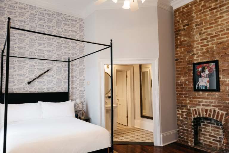 Henry Howard Hotel New Orleans Room photo