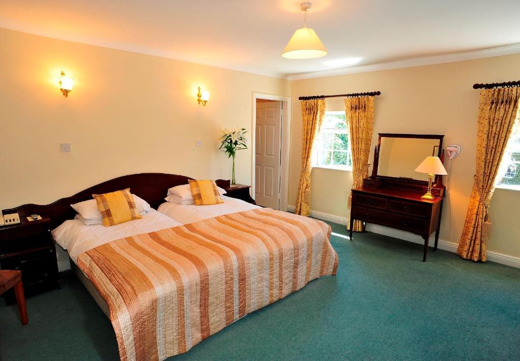 Dundrum House Hotel, Golf & Leisure Resort Room photo