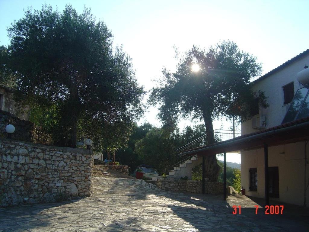 Fatiras Studios Kassiopi Exterior photo