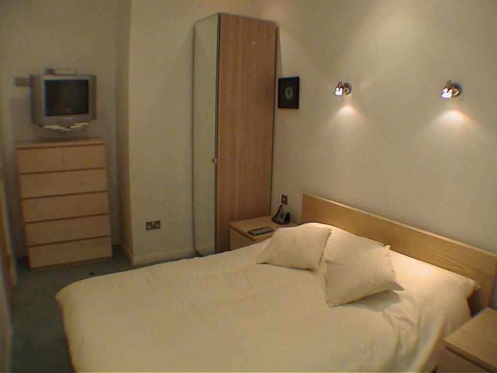Earle House Serviced Apartments Crewe Room photo