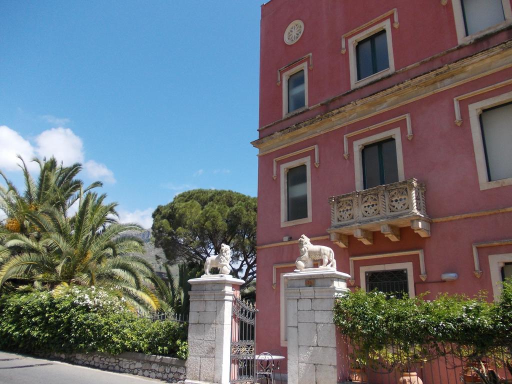 Hotel "La Pensione Svizzera" Taormina Exterior photo