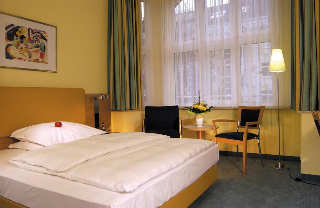 Intercityhotel Dusseldorf Room photo