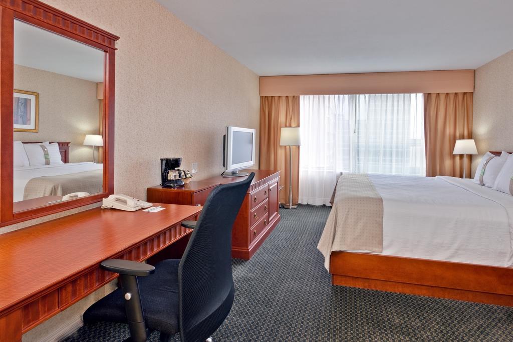 Holiday Inn Montreal Midtown Room photo