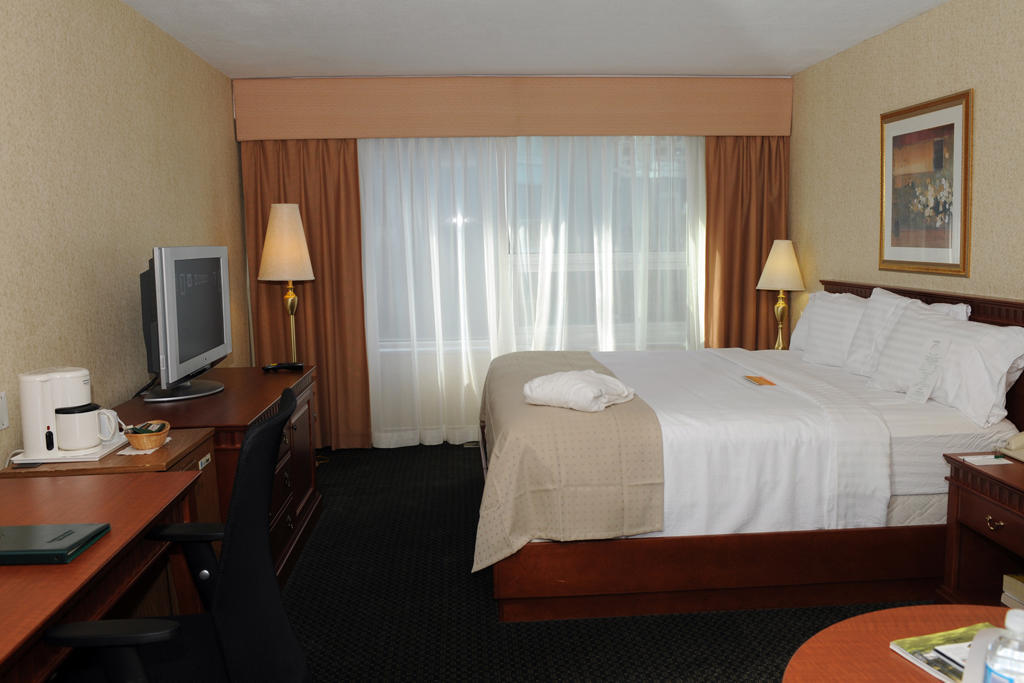 Holiday Inn Montreal Midtown Room photo