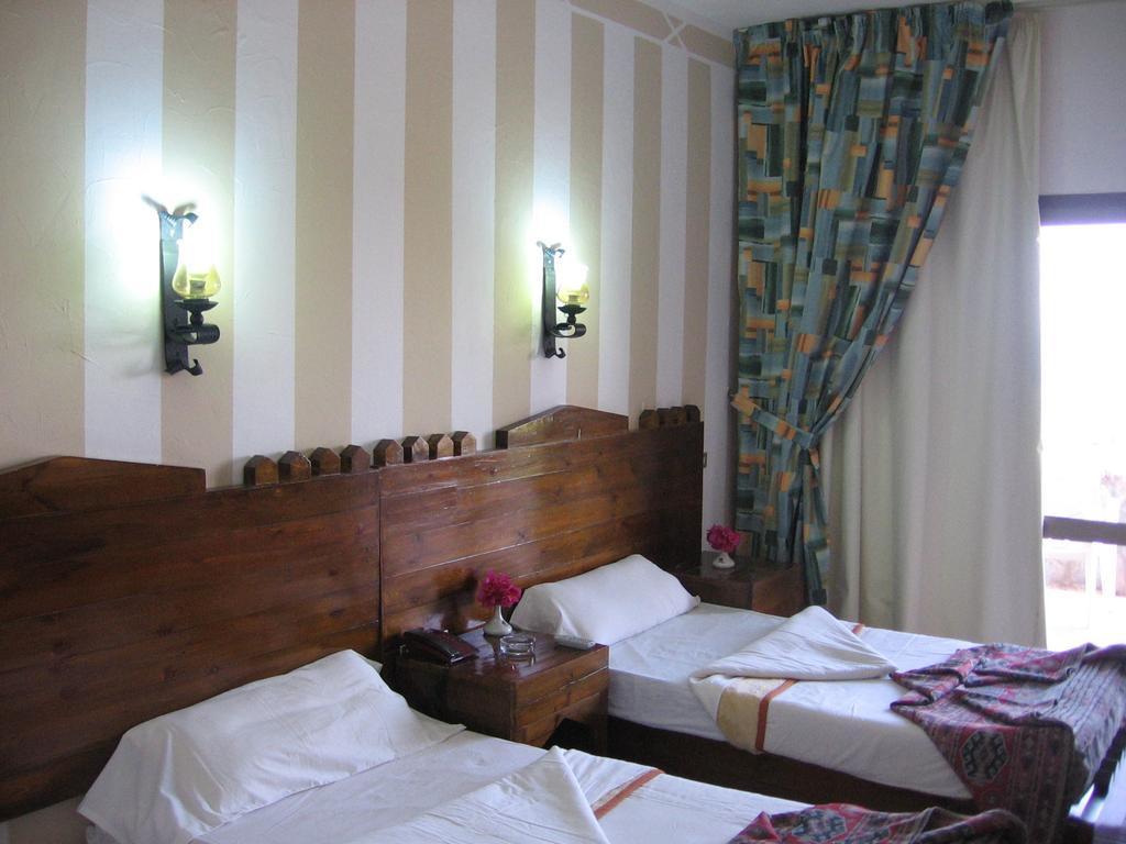 Helnan Taba Hotel Room photo