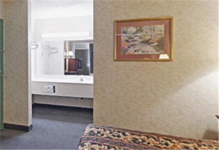 America'S Best Value Inn & Suites - Memphis/Graceland Room photo