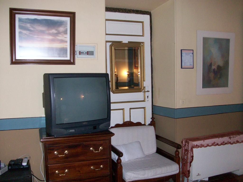 Aeginitiko Archontiko Apartment Aegina Room photo