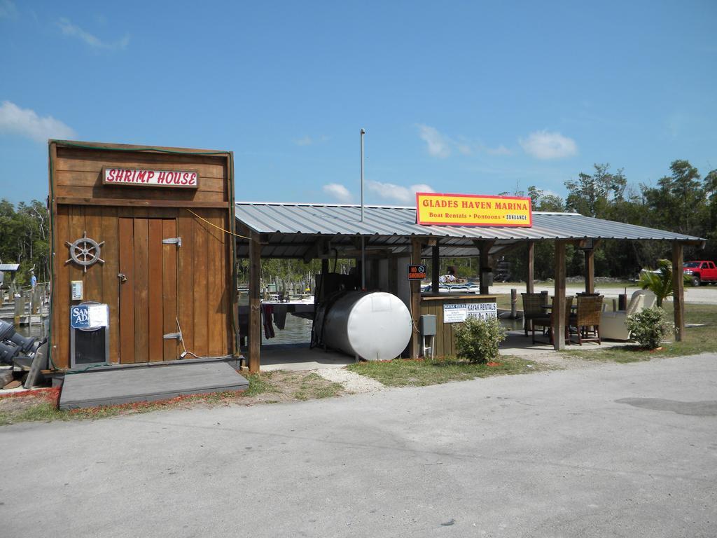 Glades Haven Cozy Cabins Hotel Everglades City Exterior photo