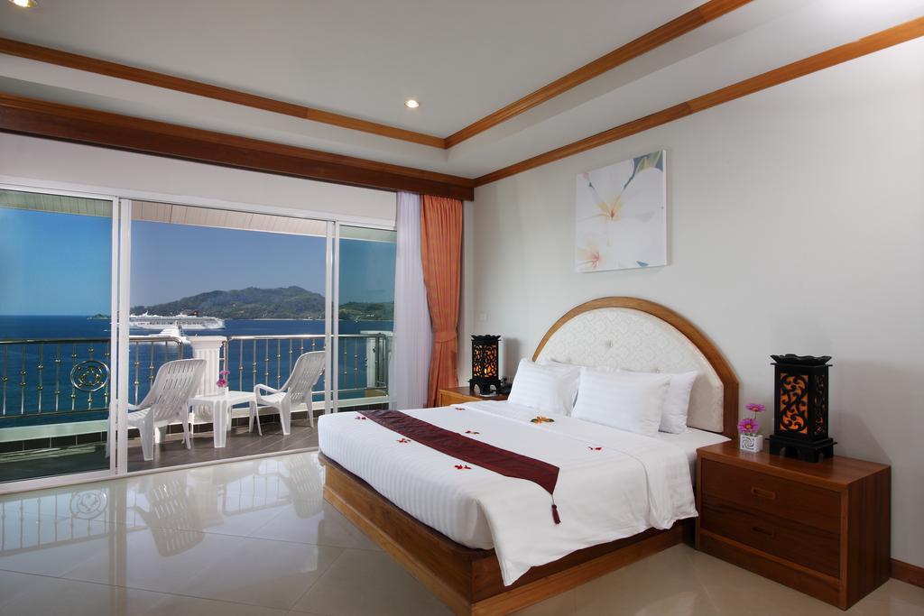 Blue Beach Club & Resort Patong Room photo