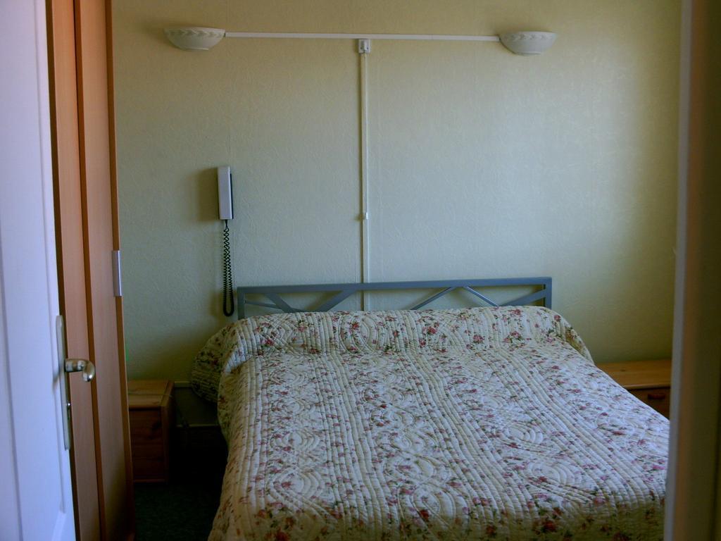 Azur Hotel Pierrelatte Room photo