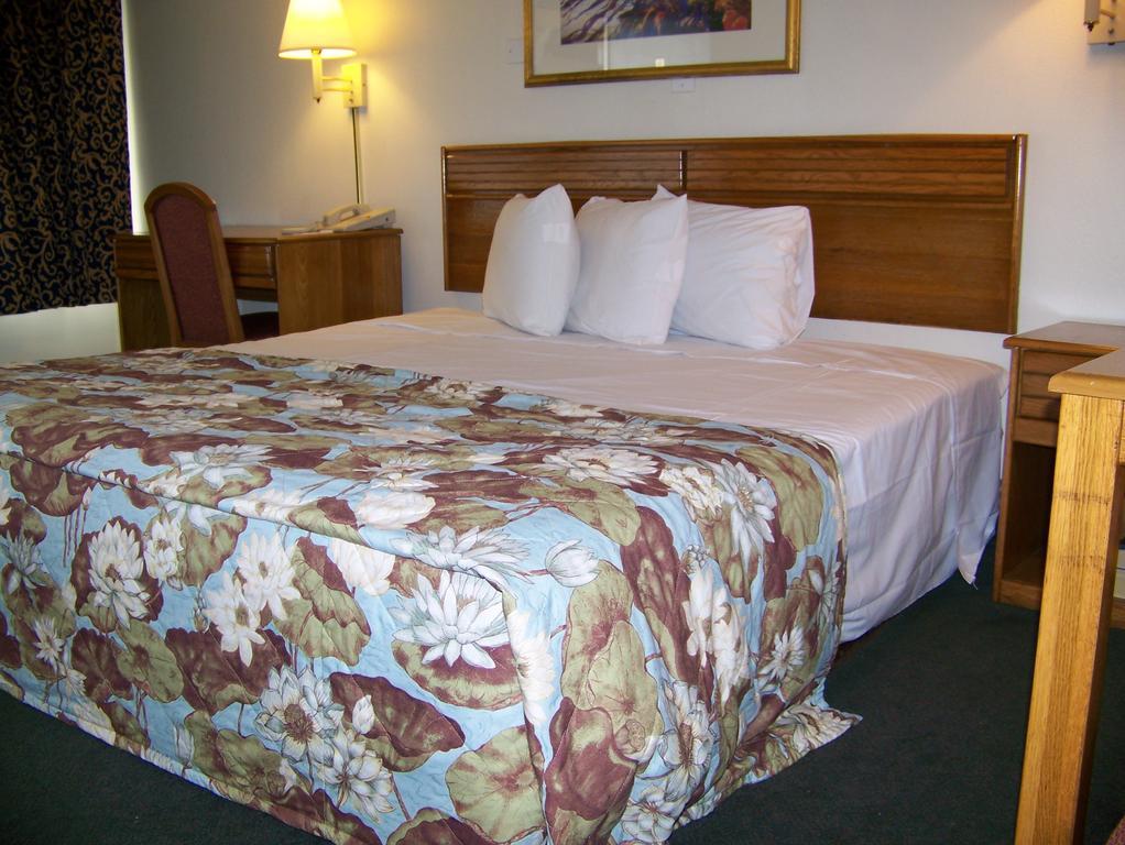 Budget Inn And Suites Orlando West Room photo