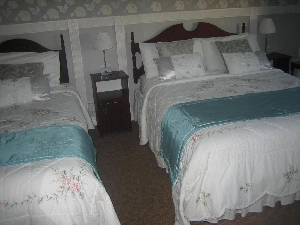 Breezy Heights Bed & Breakfast Cross  Room photo