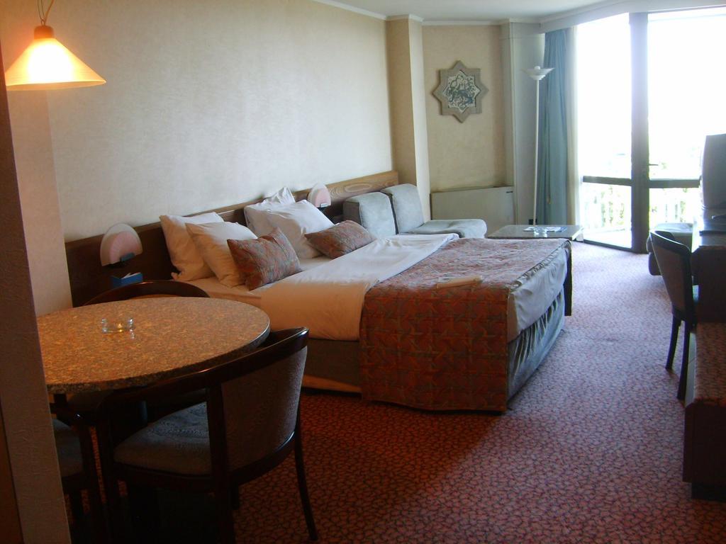 Atakoy Marina Hotel Istanbul Room photo