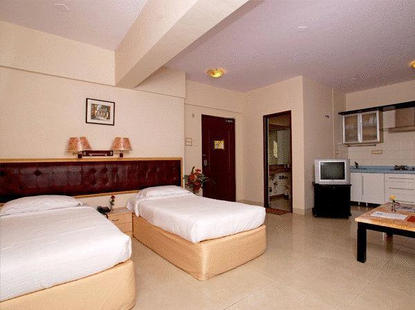Landmark Suites Mumbai Room photo