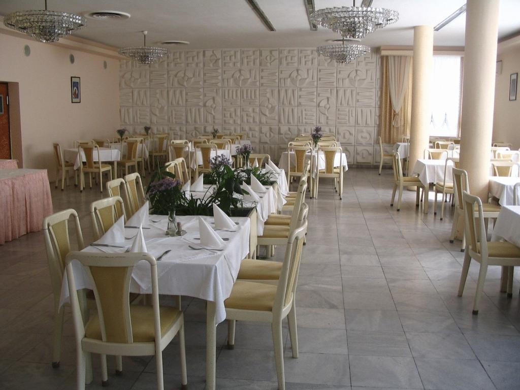 Ambasador Hotel Nis Restaurant photo