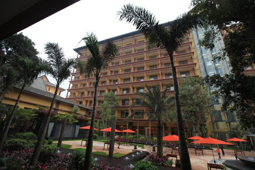 Ramada Plaza Xishuangbanna Hotel Exterior photo