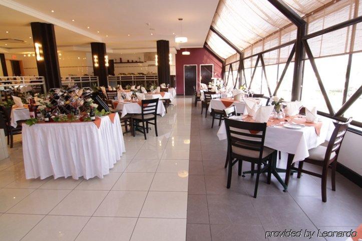 Cresta Thapama Hotel Francistown Restaurant photo