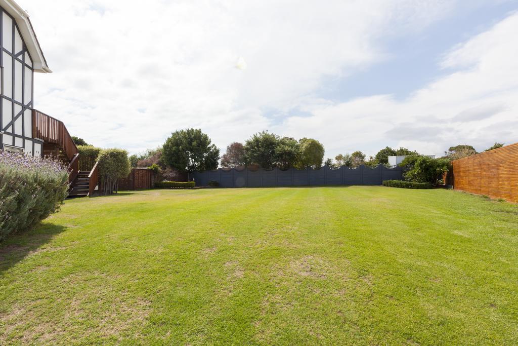 Tudor Manor Bed & Breakfast Paraparaumu Exterior photo