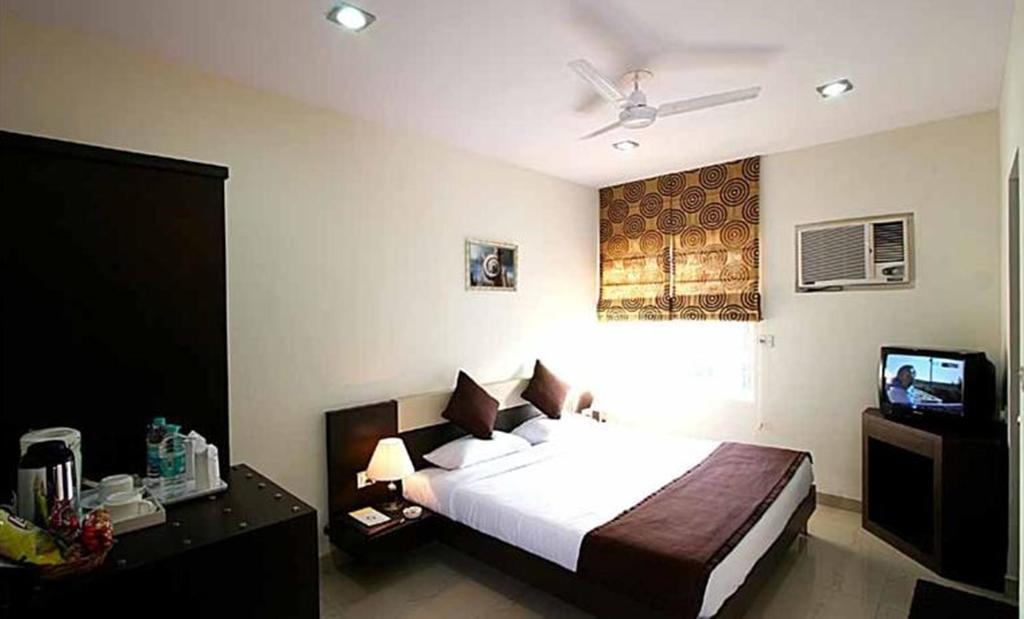 Hotel Gautam Deluxe New Delhi Room photo