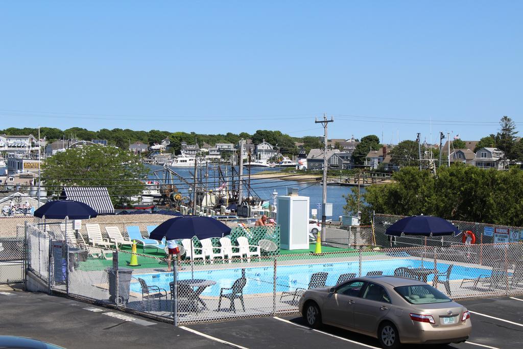 Hyannis Holiday Motel Exterior photo