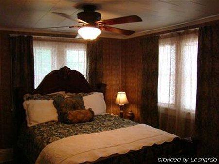Vintage Charm Bed And Breakfast Hotel Waterville Room photo